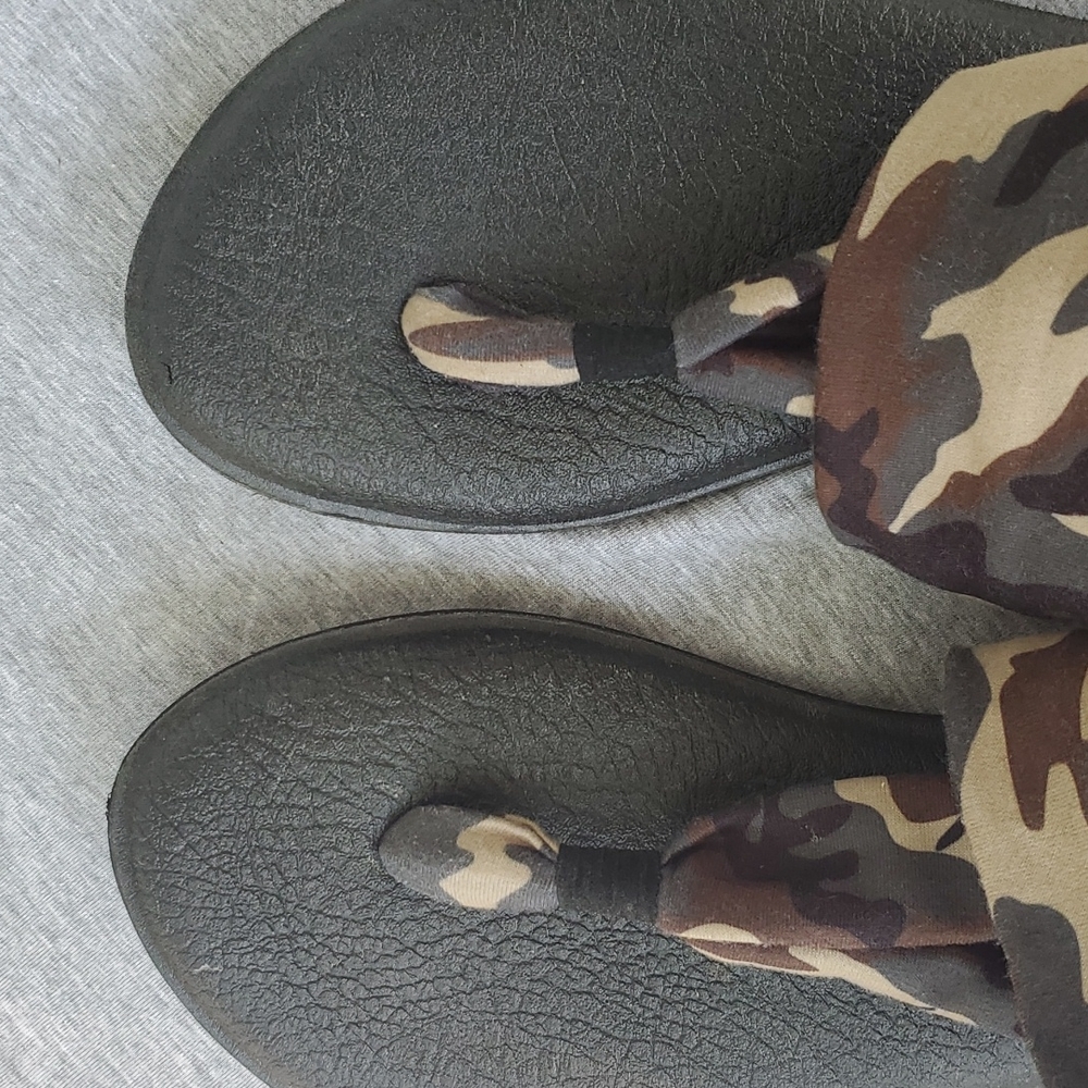 Sanuk yoga sling sandals. - Picture 3 of 6